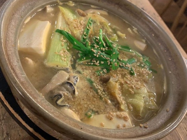 「今週は胡麻坦々牡蠣鍋です🍲」